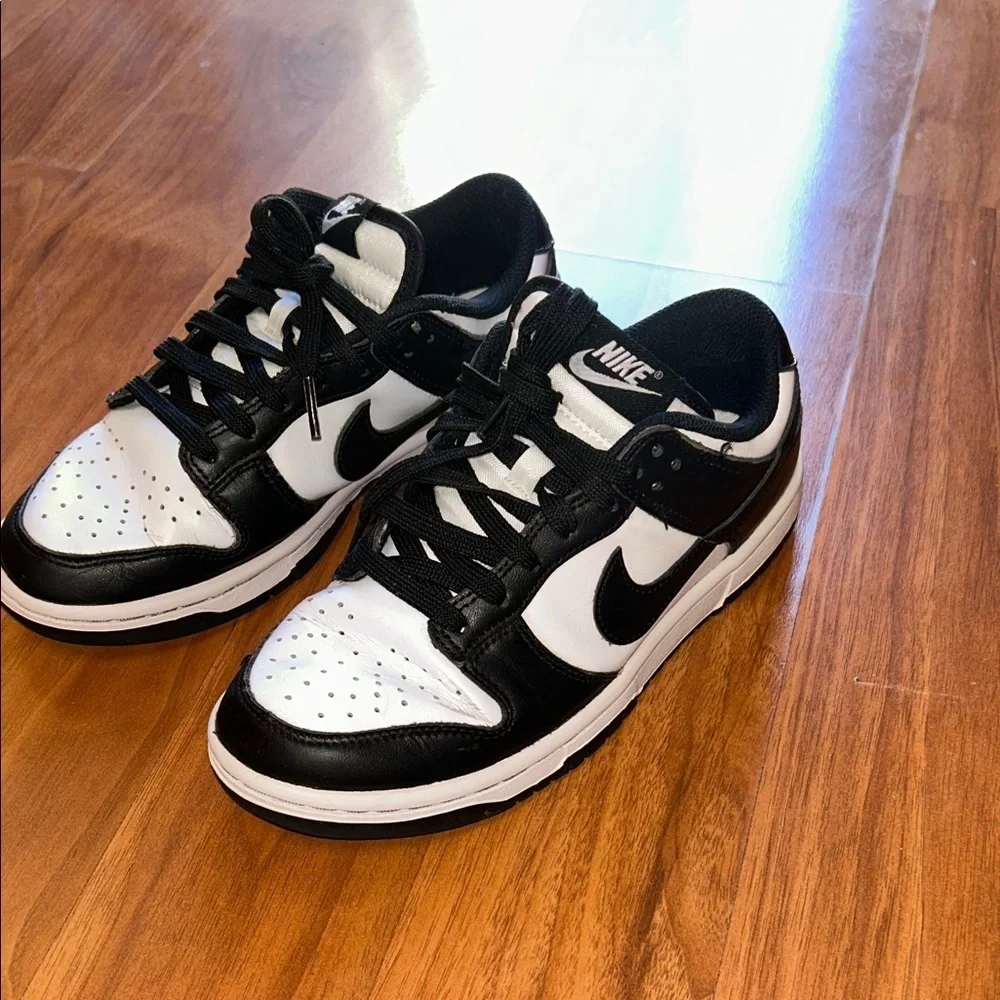 Nike Kids Sneakers in Black and White